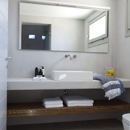 Amra - Secluded Mykonos Haven With Sea Views, Heated Pool, Gym & Hammam Ftelia (Mykonos)